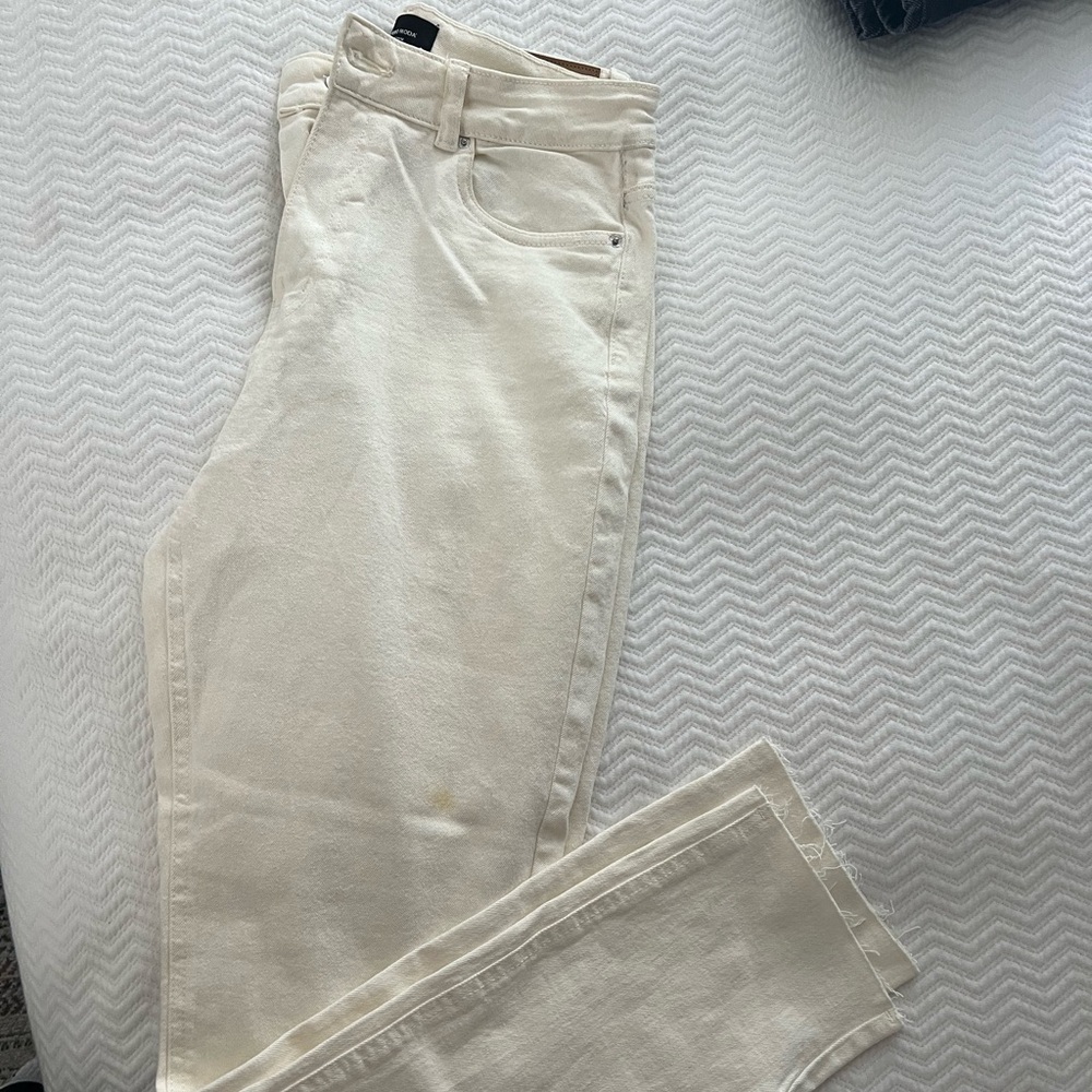 Tall off white jean